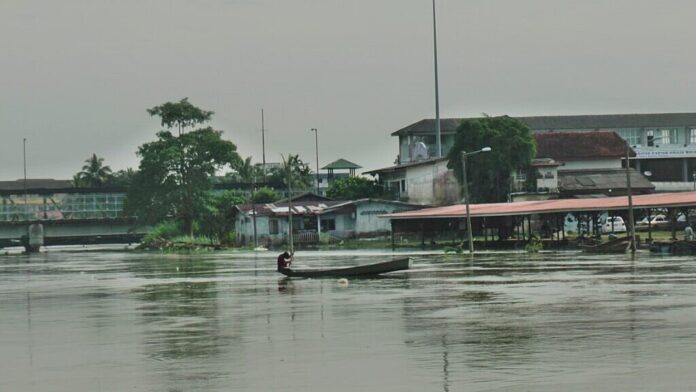 Severe floods persist in Narathiwat after Kolok River overflows | News by Thaiger