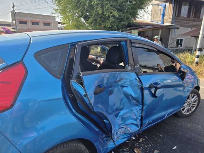 Bus carrying dance troupe collides with car in Buriram | News by Thaiger