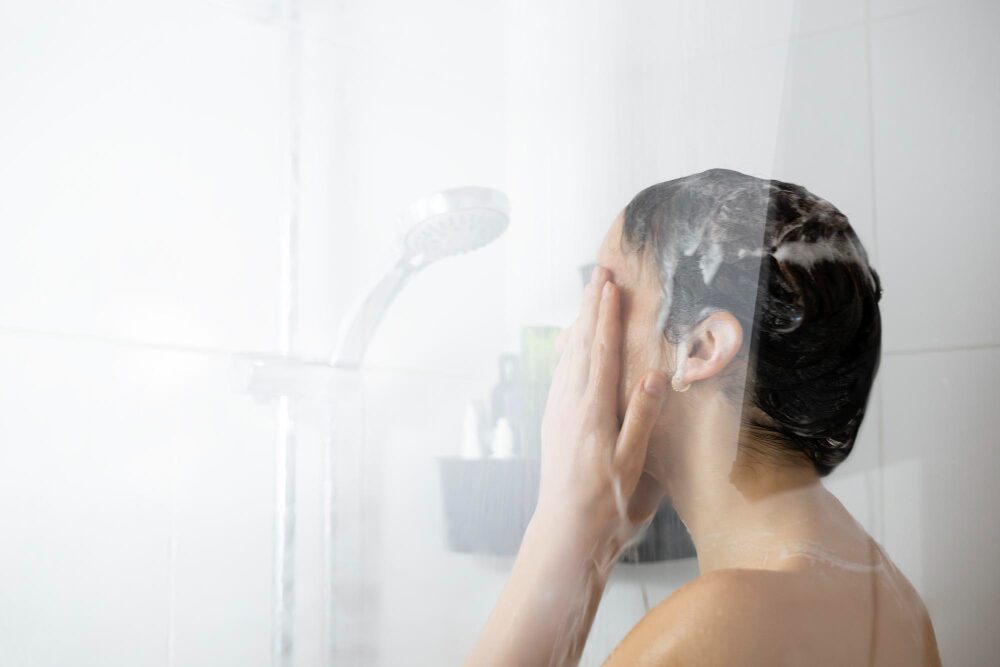 แพทย์เตือน "อาบน้ำ-ล้างหน้า-สระผม" เรียงลำดับยังไง ไม่เสี่ยงโรคทางสมอง!