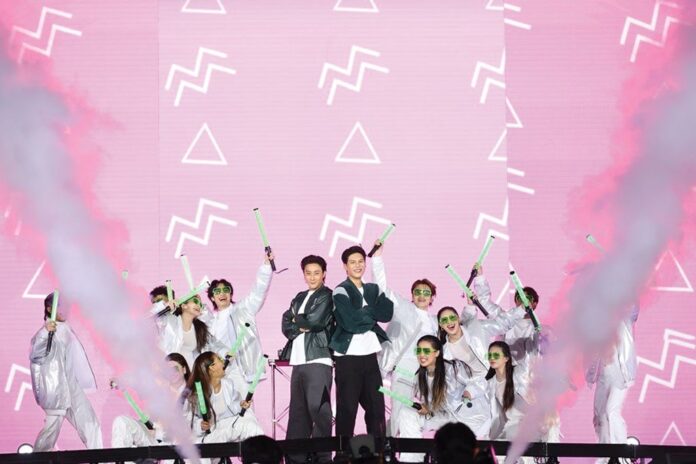 สกู๊ปบันเทิง - ‘ต่อ-พีพี-พี่จอง-คัลแลน-BUS’รวมตัว ‘AIS FANTlVAL 2024’กรี๊ดสนั่นทุกด้อม