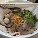 ชวนชิม ก๋วยเตี๋ยวเรือยายเพลิน ซุปเข้มข้น ชามเด็ดยักษ์ยังจุก จุเครื่องแน่นเต็มชาม  
