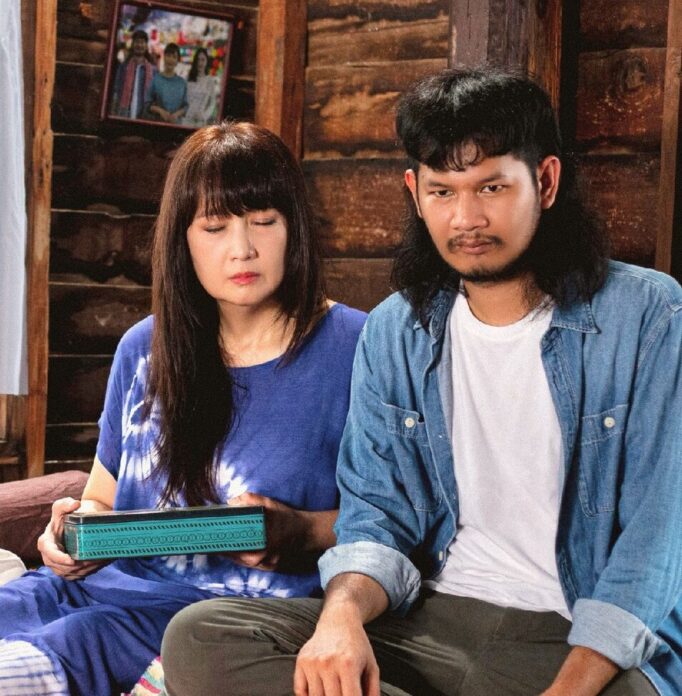 อาทิตย์ใส