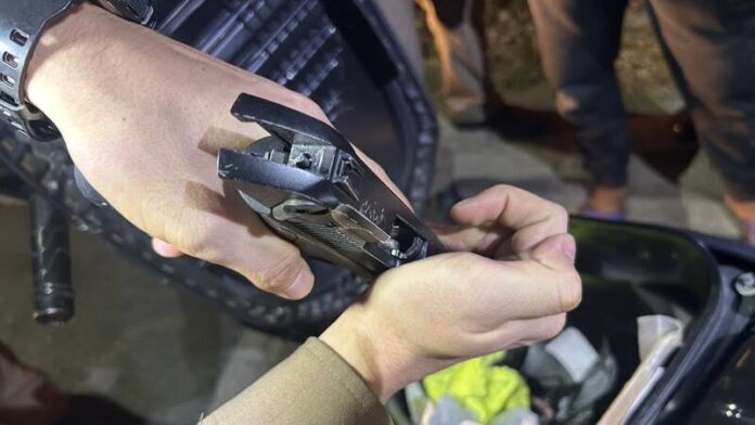 Young man arrested in Bangkok with modified gun after police chase | News by Thaiger