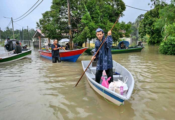มาเลเซียยังอ่วมน้ำท่วมสูง! กว่า 130,000 คนอพยพ ดับแล้ว 4 ศพ-หวั่นเหยื่อเพิ่ม