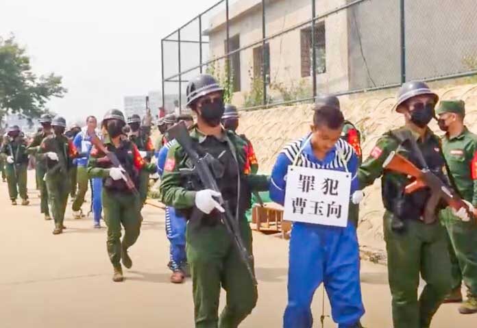 กองทัพพันธมิตรโกก้าง “พิพากษา-สั่งประหารหมู่” ต่อหน้าประชาชนนับพันคน