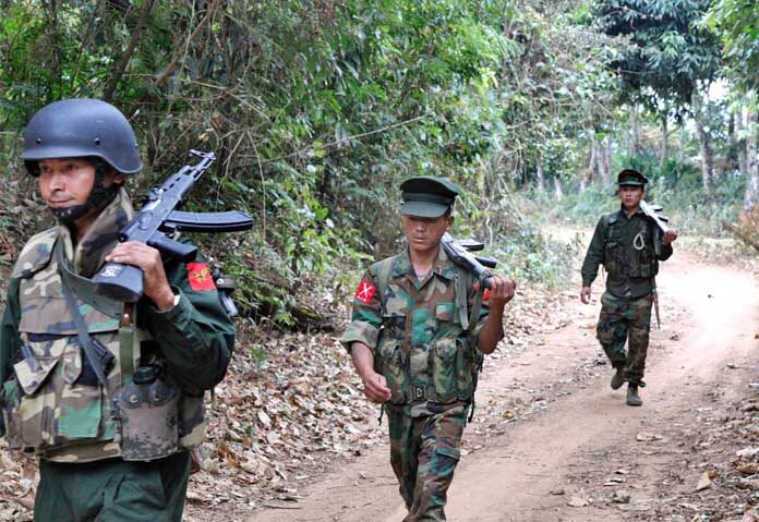 กองทัพพันธมิตรโกก้าง “พิพากษา-สั่งประหารหมู่” ต่อหน้าประชาชนนับพันคน