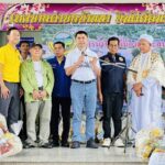 บิ๊กโจ๊กลงพื้นที่สงขลา แจกถุงยังชีพ ท่ามกลางปชช. รอรับเป็นจำนวนมาก