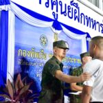ผบ.ศูนย์ฝึกทหารใหม่ มอบความช่วยเหลือแก่ทหารใหม่ บ้านประสบอุทกภัย ภาคใต้
