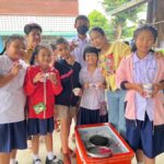 เจษฎาเทคนิคมิวเซียม จัดโครงการหนึ่งอิ่มเพื่อน้อง ครั้งที่ 4 เลี้ยงอาหารกลางวัน ครู-นักเรียน โรงเรียนวัดทรายมูล เชียงใหม่ 