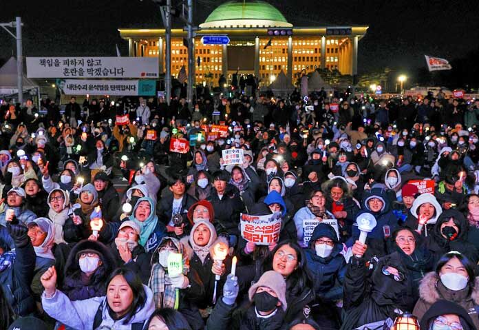 พรรครัฐบาลยัน “ยุน ซอกยอล” สัญญาลาออก สื่อเผยอดีตรมต.กลาโหมถูกจับแล้ว