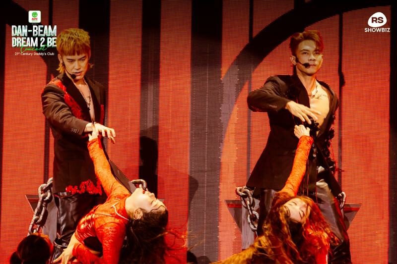 ฟูลฟีล! เต็มอิ่มเต็มตา กับโชว์เซอร์ไพรส์แบบสับ! ‘แดน-บีม’ พ่อพ่อ ไอดอลสุดแซ่บ