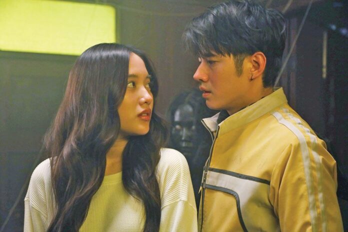 อาทิตย์ใส