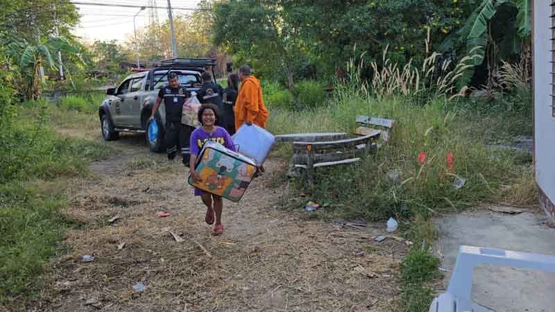 สุดสงสาร วอนช่วยหนูน้อย9ขวบ นั่งหิวโซ 2ยายเหลนรันทด อดมื้อกินมื้อ บางวันกินข้าวต้มคลุกน้ำปลา