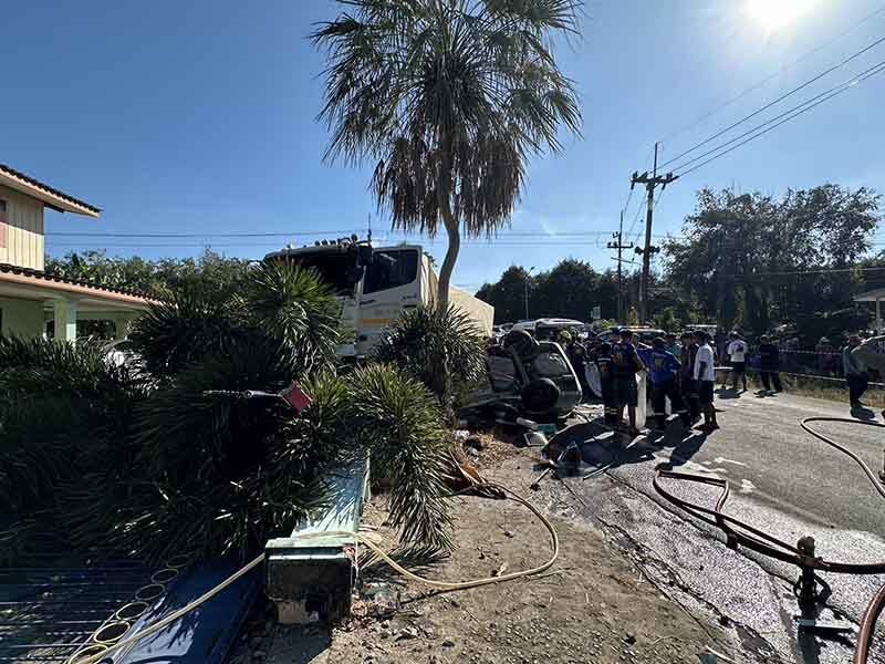Monk killed, driver injured in Rayong lorry-car collision | News by Thaiger