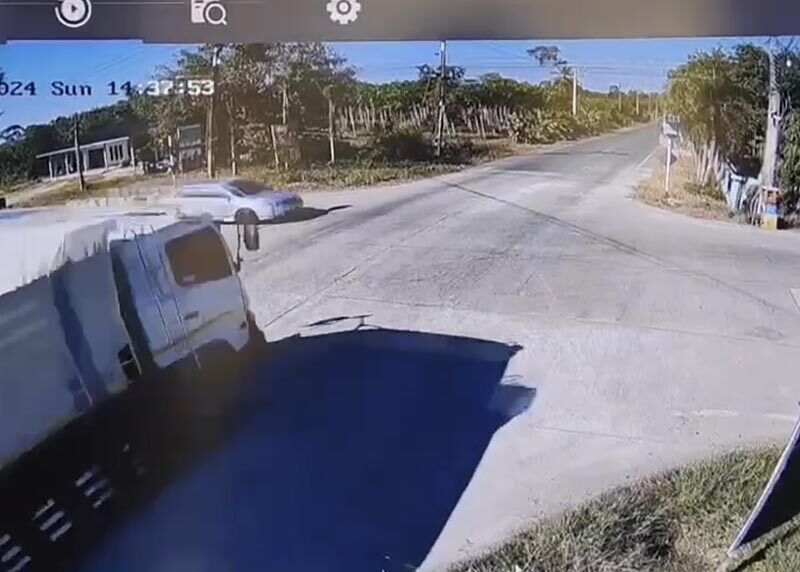 Monk killed, driver injured in Rayong lorry-car collision | News by Thaiger