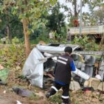 สุดสลด รถตู้กลับจากแข่งเรือยาว เสียหลักชนต้นไม้พังยับ ดับ 3 บาด เจ็บอีก 8 คน