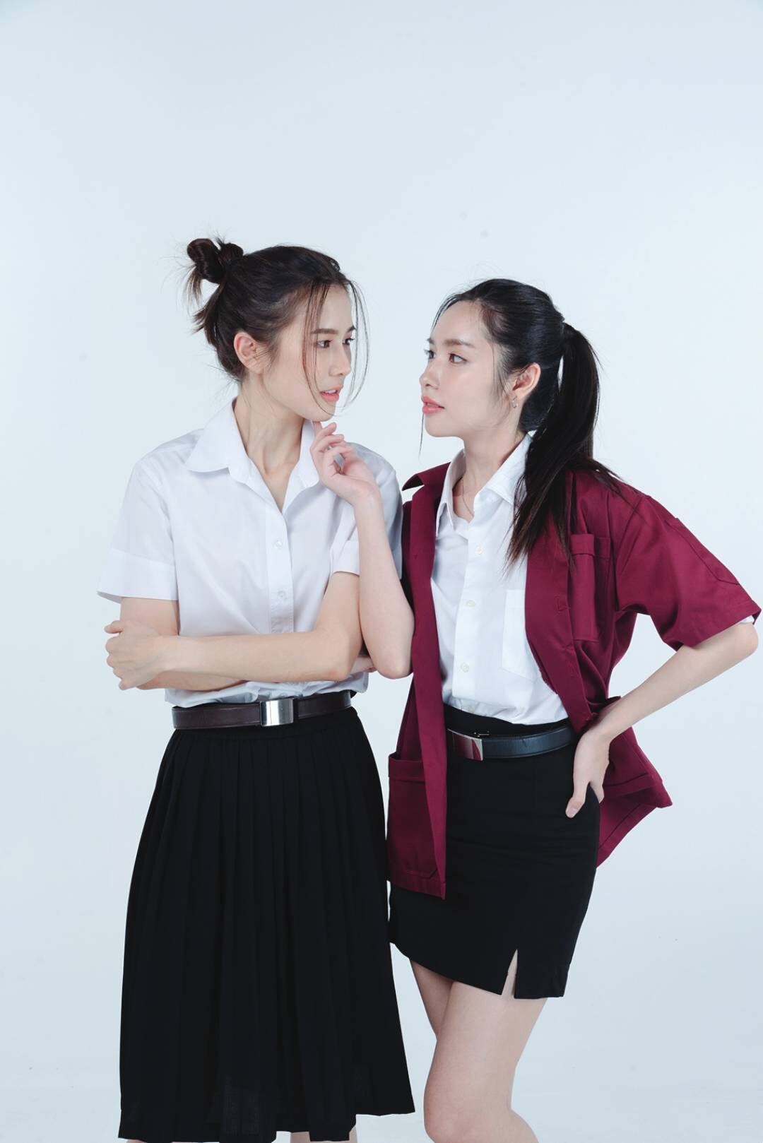 บันเทิง - ‘จักรวาลเกิร์ลเลิฟ’สะเทือนวงการ! แจ้งเกิด‘คู่จิ้นทองคำ’
