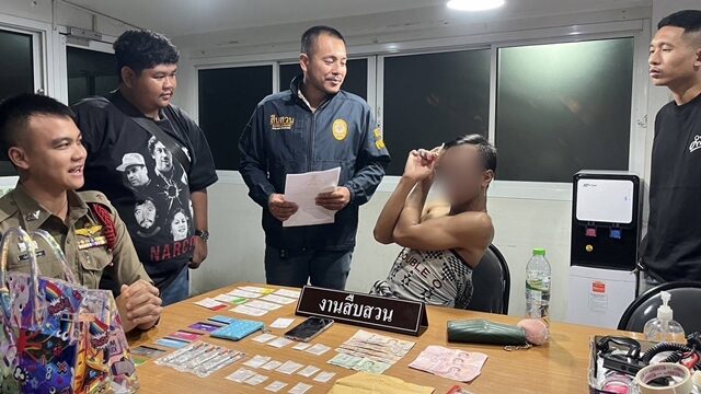 ปวดหัวทั้งโรงพัก LGBTQ+ บุกแจ้งความเพื่อนรักขโมยกุญแจรถ โวยวายด่าลั่น สุดท้ายกลายเป็นผู้ต้องหาเอง ควักไอซ์โชว์ตร. ท่องบทสวดมนต์ โพสต์ท่าถ่ายรูปคู่ของกลาง