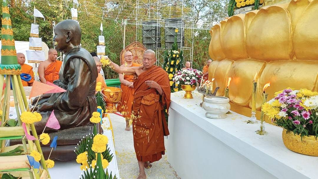 ข่าวสดพระเครื่อง - เหรียญหลวงปู่ศรีจันทร์ เพื่อพัฒนาวัดป่าศุภมิตรฯ