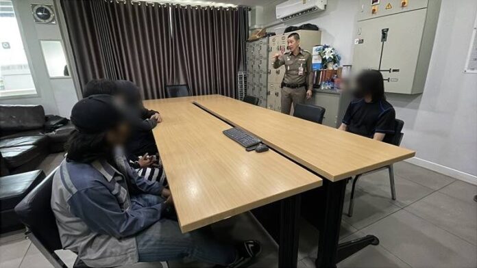 Pathum Thani youths arrested after gun video surfaces online | News by Thaiger