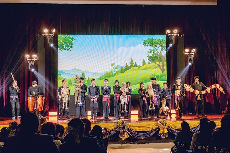 หลาก&หลาย - แบงก์กรุงเทพ-ประพันธ์สาส์น มอบหนังสือสู่ห้องสมุดรร.ทั่วไทย