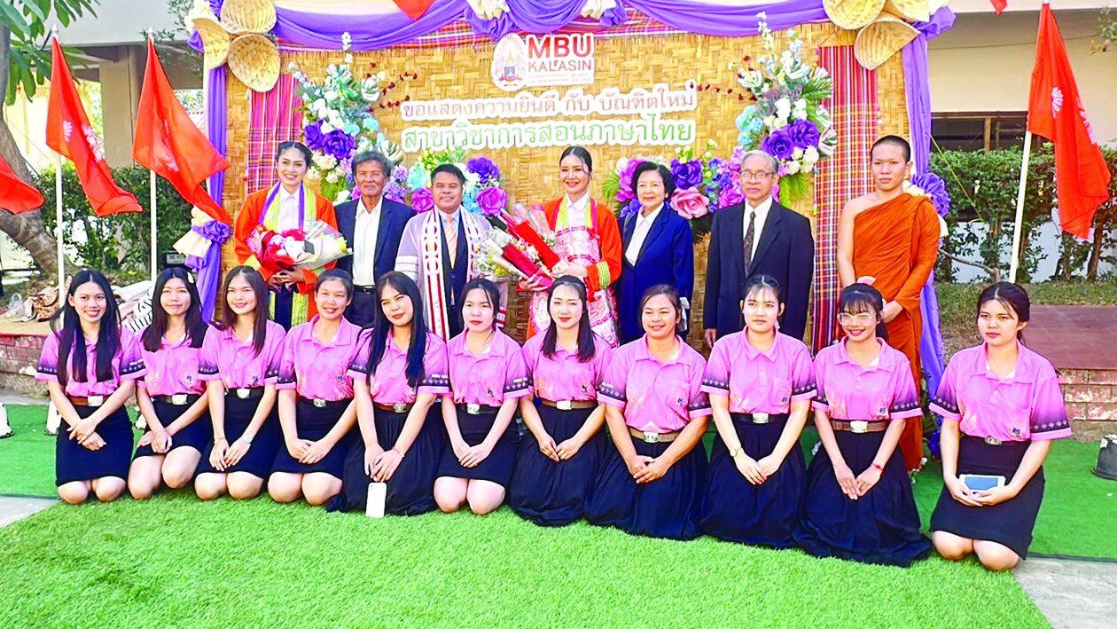 รายงานพิเศษ - แสดงความยินดีบัณฑิตใหม่ มมร.กาฬสินธุ์แจกวัตถุมงคล