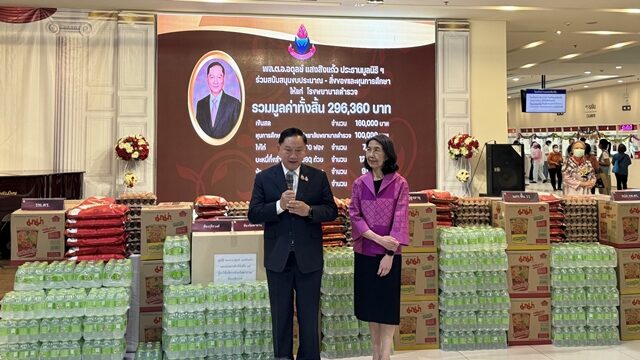 ประธานมูลนิธิ 'พล.ต.อ.อดุลย์' และครอบครัวแสงสิงแก้ว มอบทุนการศึกษาและสิ่งของ เป็นสวัสดิการแก่ข้าราชการตำรวจ ที่โรงพยาบาลตำรวจ