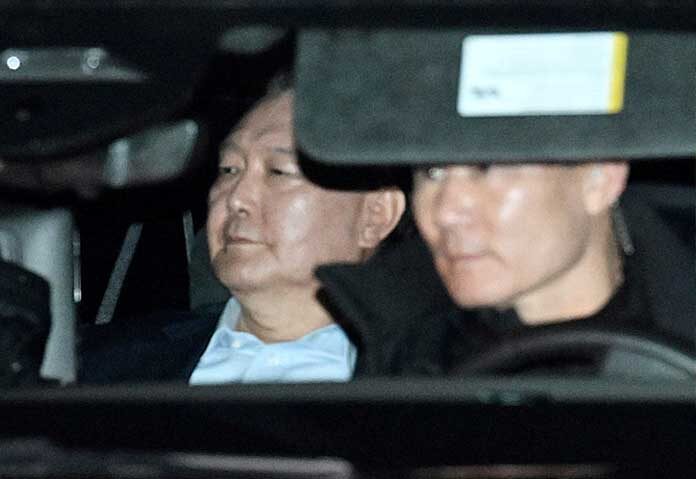 ยุน ซอกยอล ร้องศาล “ทบทวนการคุมตัว” โดนสอบเข้ม 11 ชั่วโมง-ยังปิดปากเงียบ