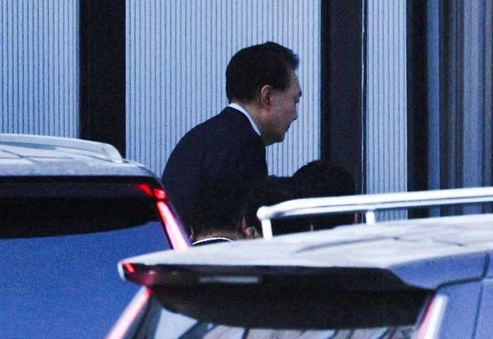 ยุน ซอกยอล ร้องศาล “ทบทวนการคุมตัว” โดนสอบเข้ม 11 ชั่วโมง-ยังปิดปากเงียบ