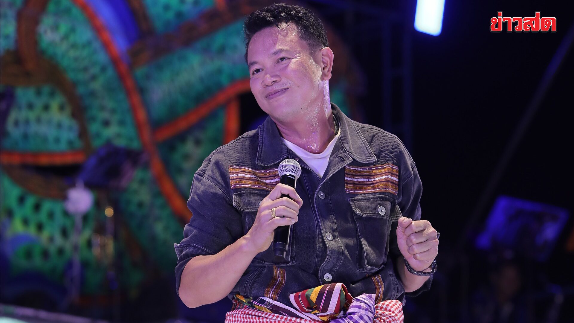 "มนต์แคน แก่นคูน" คว้าอันดับ 1 ศิลปินยอดนิยมบน YouTube ประเทศไทย