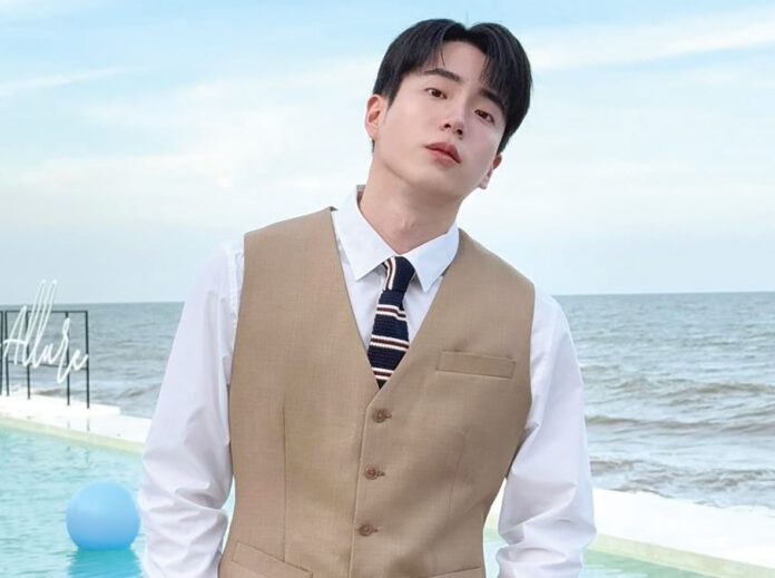อาทิตย์ใส