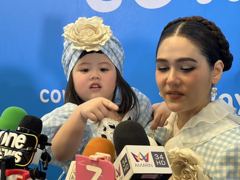 แอบิเกล รับรู้ไปไหนมีแต่คนรัก แม่ชมพู่ ตอบจะแตะเบรกในการรับงานให้ลูกไหม