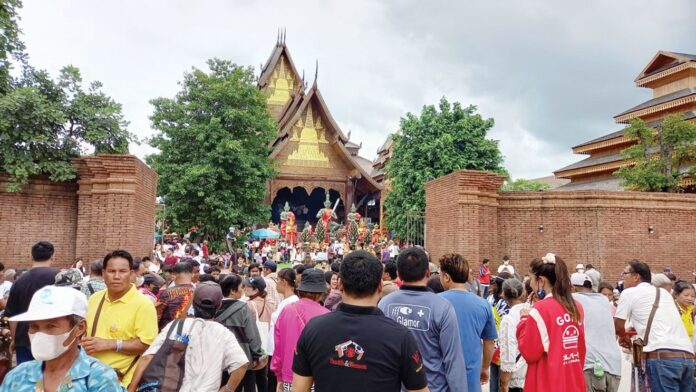 เที่ยววัดวันหยุด