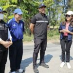 ชัชชาติ คุยชาวนา ‘หนองจอก-ลาดกระบัง’ ใช้รถอัดฟาง ลดเผาตอซัง จ่อปั้นแบรนด์ข้าว กทม. ‘ไม่เผา’ 