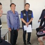 ชัชชาติ คุยชาวนา ‘หนองจอก-ลาดกระบัง’ ใช้รถอัดฟาง ลดเผาตอซัง จ่อปั้นแบรนด์ข้าว กทม. ‘ไม่เผา’ 