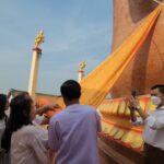 ถือฤกษ์ดี ถวายผ้าห่มชุดใหญ่ หลวงพ่อสมหวัง ลุ้นเลขเด็ดหางประทัด เห็นชัด เล็งเสี่ยงโชค