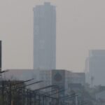 ฝุ่นพิษพุ่งสูงปรี๊ดแดงแปร๊ด ค่า PM 2.5  วัดได้ 162 AQI เตือนอันตรายต่อสุขภาพแนะสวมแมสก์