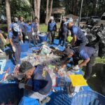 กรมทรัพยากรทะเลฯ ลุยทำความสะอาดชายหาดบางสัก ผงะขยะตกค้างเกือบ 2 พันกิโล 