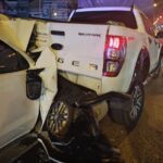 ชนสนั่นแยกไฟแดง ฟอร์จูนเนอร์ เมาขับ เสยท้ายกระบะ อัดก๊อปปี้ ท้ายรถสิบล้อ เจ็บ2ราย