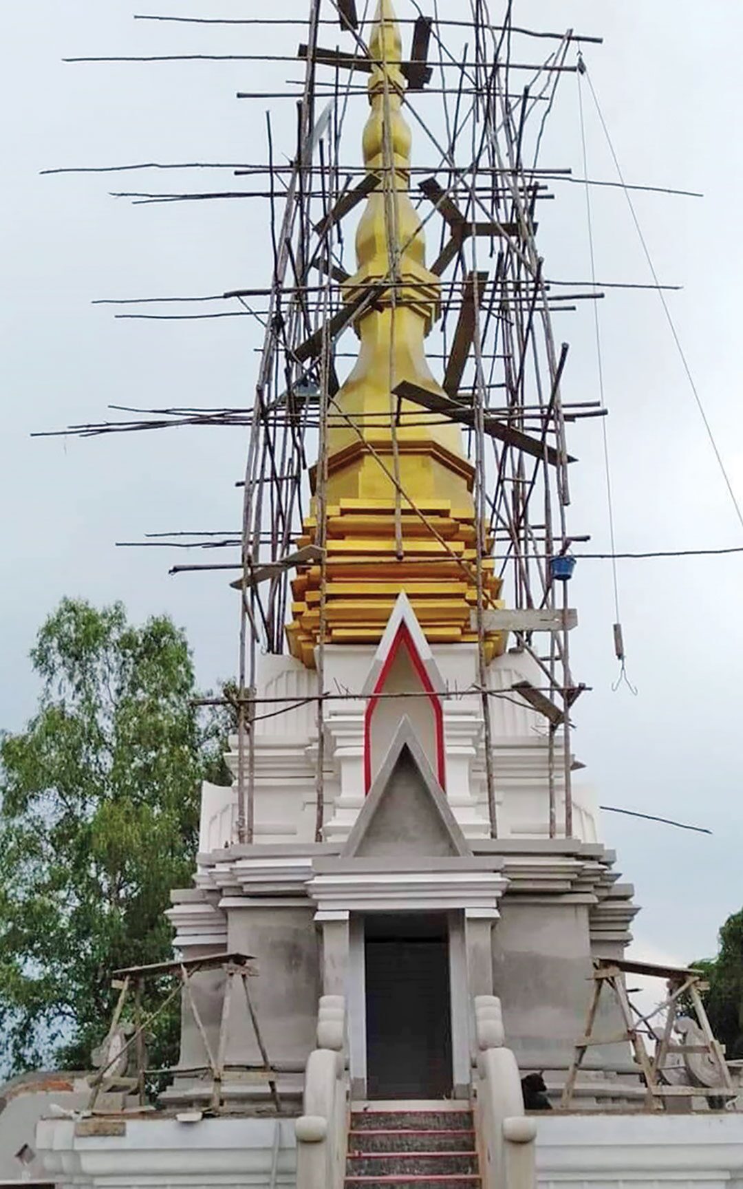 ข่าวสดพระเครื่อง - พระแก้วมรกต หลวงปู่ทอง สมทบสร้างเจดีย์บูรพาจารย์