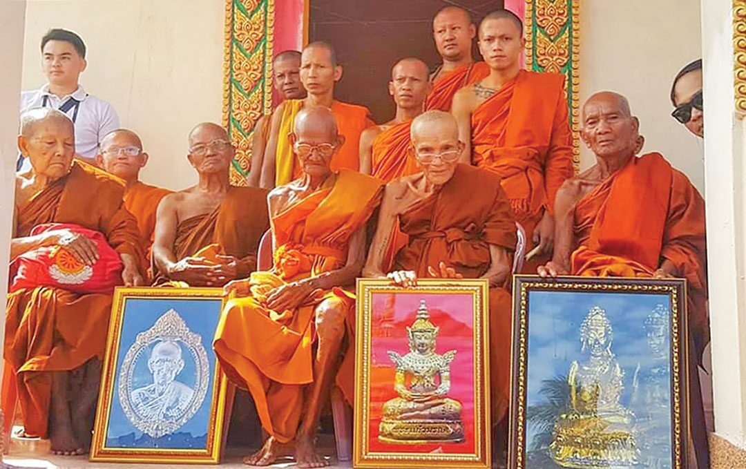 ข่าวสดพระเครื่อง - พระแก้วมรกต หลวงปู่ทอง สมทบสร้างเจดีย์บูรพาจารย์