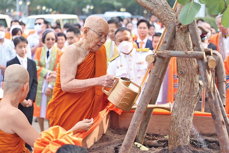 ข่าวสดพระเครื่อง - ประทานปริญญาบัตรมหามกุฏฯ