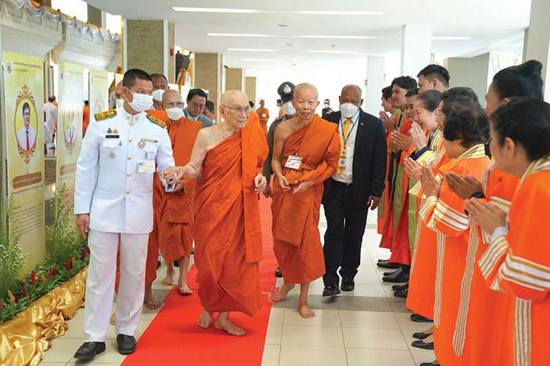 ข่าวสดพระเครื่อง - ประทานปริญญาบัตรมหามกุฏฯ