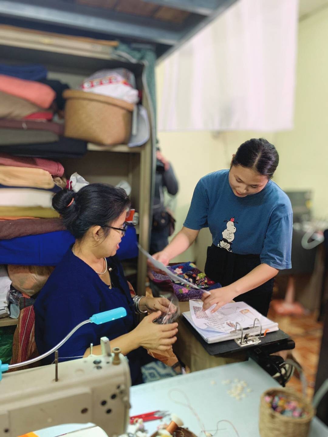 สดจากเยาวชน - ผ้าหมักโคลน คนหลายวัย รายได้ขับเคลื่อนชุมชน