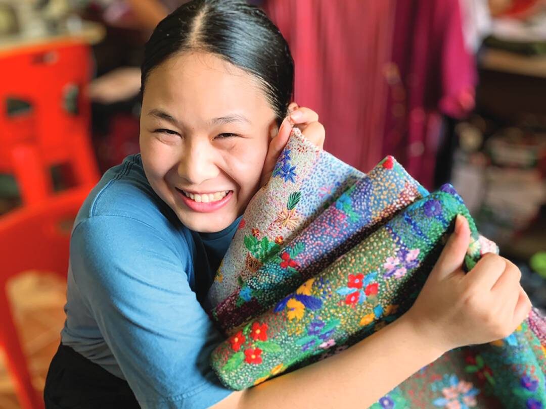 สดจากเยาวชน - ผ้าหมักโคลน คนหลายวัย รายได้ขับเคลื่อนชุมชน