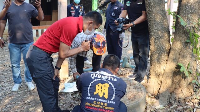 เผยจุดต้องสงสัย ประสานรถดูดส้วมดูดน้ำในบ่อร้าง คลี่คดี 3 ศพ พ่อแม่ลูก ลุยค้นหาพยานหลักฐาน เร่งตรวจสอบกล้องวงจรปิด ด้าน ครอบครัวเตรียมงานศพ