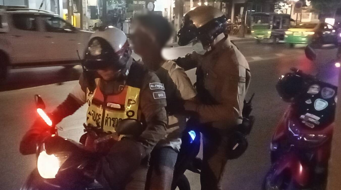 Man arrested for extorting Bangkok residents at bus stop | News by Thaiger