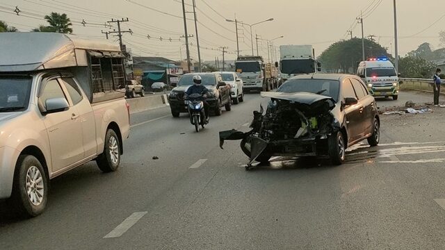 สลด นักร้องรำวงชื่อดัง ขับเก๋งเสียหลัก พุ่งชนการ์ดเรล ร่างกระเด็นออกจากตัวรถ เสียชีวิตคาถนน รถพังยับเยิน เจ้าหน้าที่เร่งเช็กวงจรปิดหาสาเหตุ