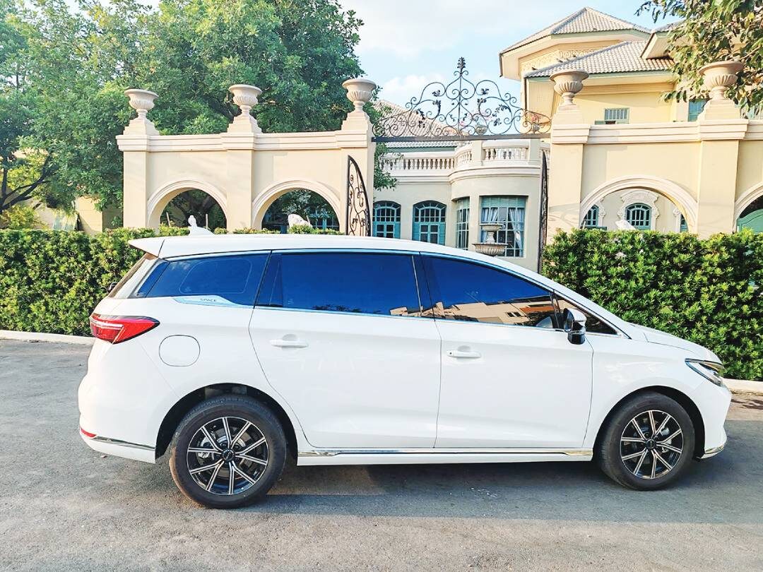 หลาก&หลายรถยนต์ - ขับชิลชิลMPV‘บีวายดีเอ็ม6’ ขนคนบรรทุกของใกล้ไกลไปได้หมด