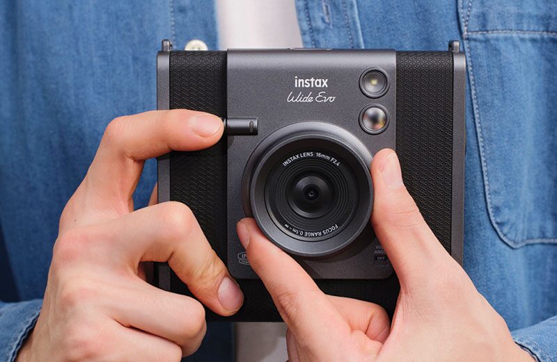 หลาก&หลายไอที - ฟูจิเปิดตัว‘instax WIDE Evo’ กล้องอินสแตนต์ไฮบริดสุดหรู